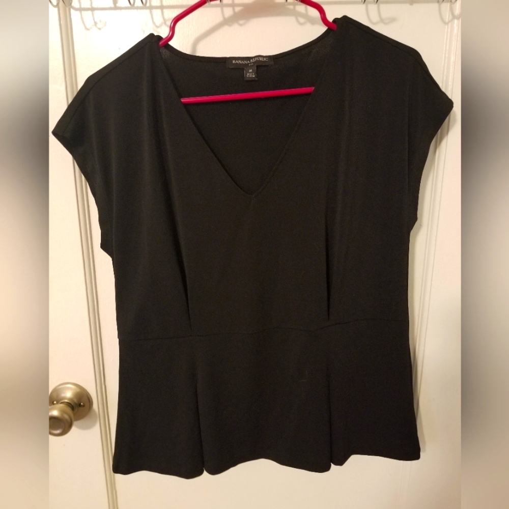 Banana republic black peplum vneck top with cinched back. Size M